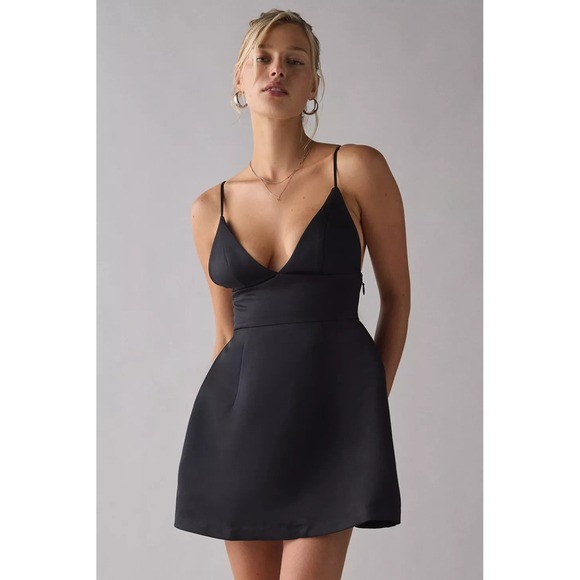 Kimchi Blue Women's Medium Black Fit & Flare Satin Mini Dress NWT UO - Picture 3 of 9
